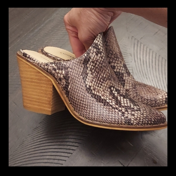 CHINESE LAUNDRY Snakeskin Embossed Almond Toe Slip-on Mules - Picture 7 of 12